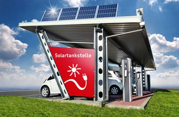 Solartankstelle mit Elektroautos
